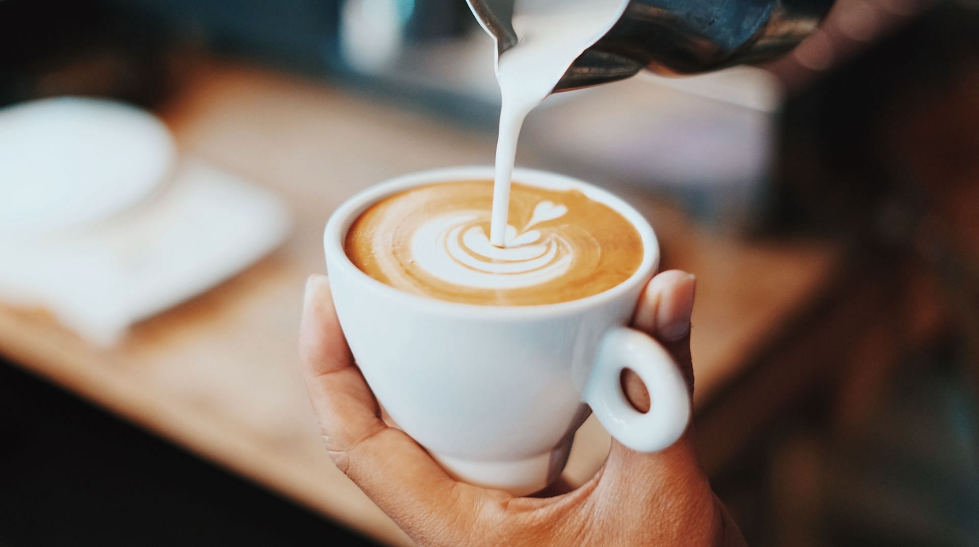 Drinks that speed up your metabolism (Image via Unsplash/Fahmi)